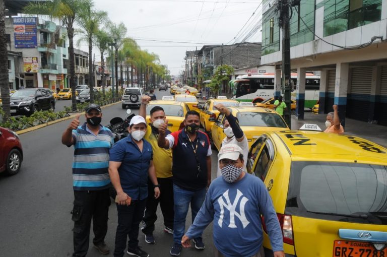 Taxistas ejecutivos de Quevedo protestaron por el control de la CTE: “somos perseguidos”