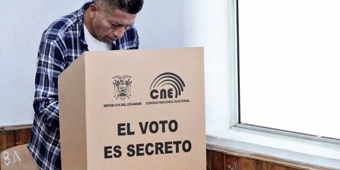 Tosagua: Presidente de Junta Receptora del Voto sufragó en nombre de sus familiares