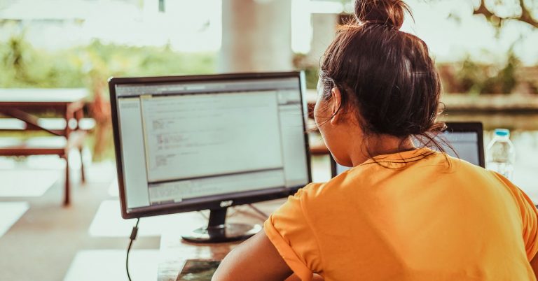 3 mil 900 personas rendirán el examen de la Senescyt en infocentros y universidades por falta de internet en sus casas