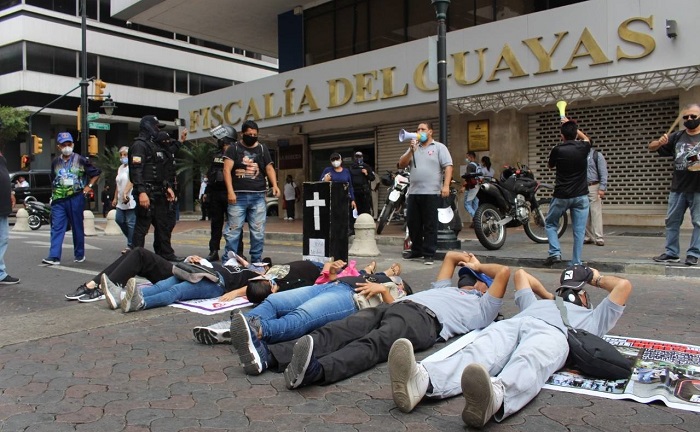 Excolaboradores de medios incautados exigen al Gobierno el pago de sus haberes pendientes