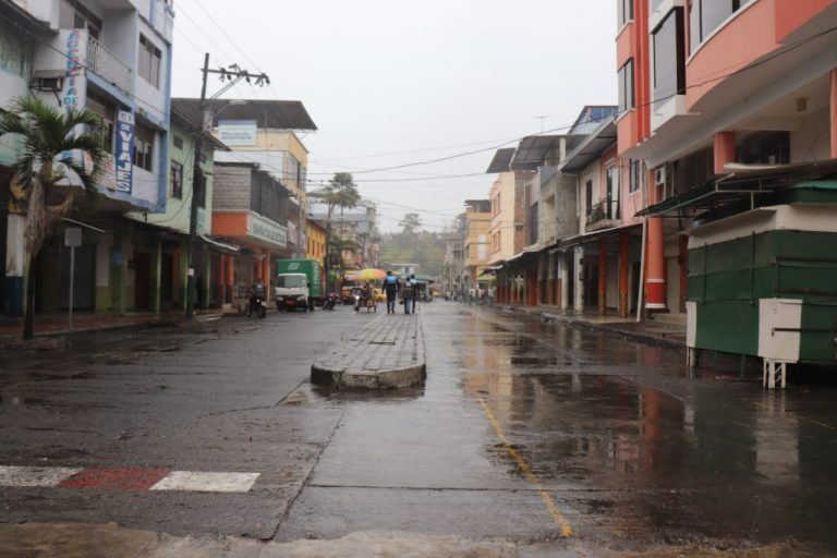 Comerciantes autónomos dejaron las calles de Quevedo tras intenso operativo por reubicación