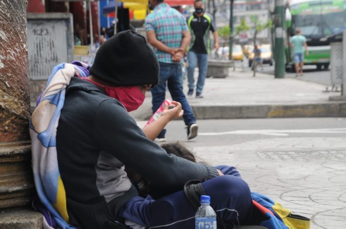 Los comerciantes se fueron, pero la mendicidad es evidente en las calles de Quevedo