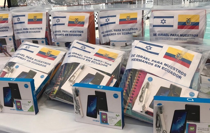 Israel dona tablets y útiles escolares a estudiantes de escasos recursos de ecuador