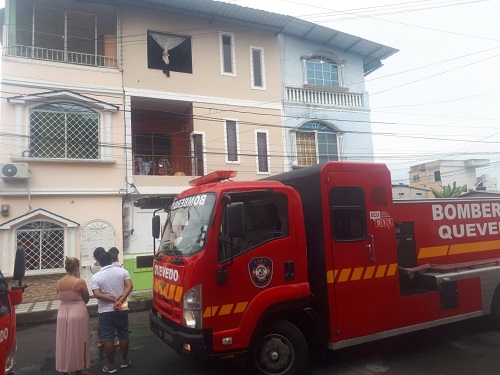 Incendio en Quevedo, tuvieron que salir por la ventana para salvar sus vidas