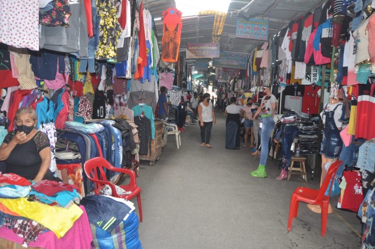 Comerciantes de la calle Octava con opiniones dividas sobre su reubicación; hubo denuncias sobre repartos de puestos