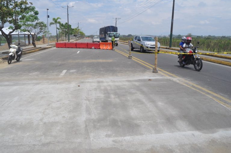 Quevedo: construyen rompevelocidades en la avenida Ruta del Río tras fatal accidente