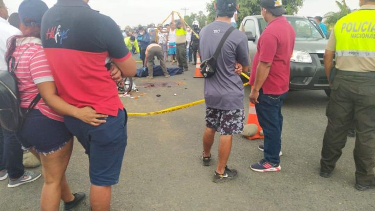 Pareja muere en mortal accidente en la vía Catarama-Puebloviejo