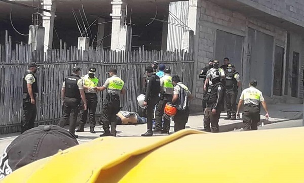 Policía es asesinado en Guayaquil, luego de dejar su carro en un taller mecánico