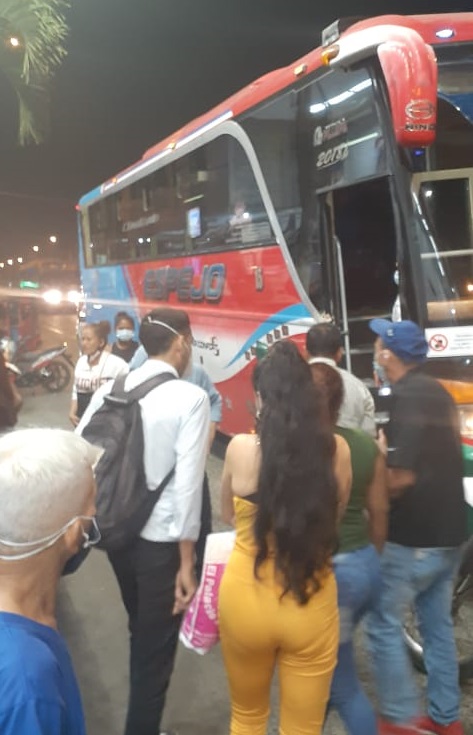 Bus Espejo es asaltada en la vía Quevedo-San Carlos