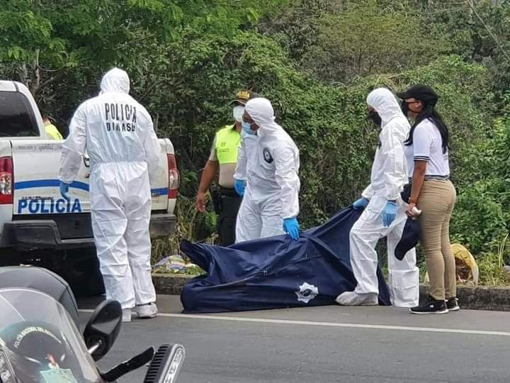 Cuerpo de un hombre aparece sin vida en el paso lateral del cantón El Empalme