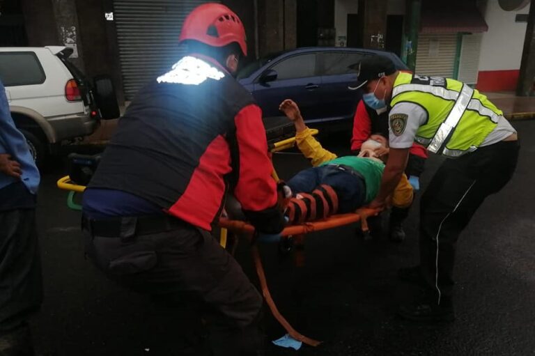 Hombre se fractura la pierna en un accidente en San Camilo