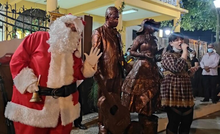 ¡Con luces de esperanza, alegría y magia se encendió la Navidad en Palenque!