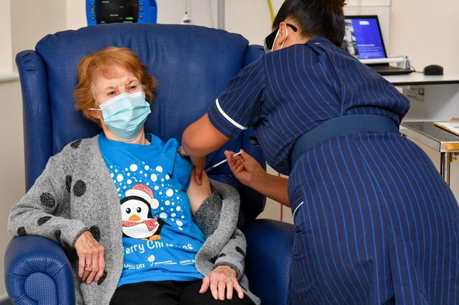 Anciana británica es la primera persona en recibir vacuna contra el Covid-19