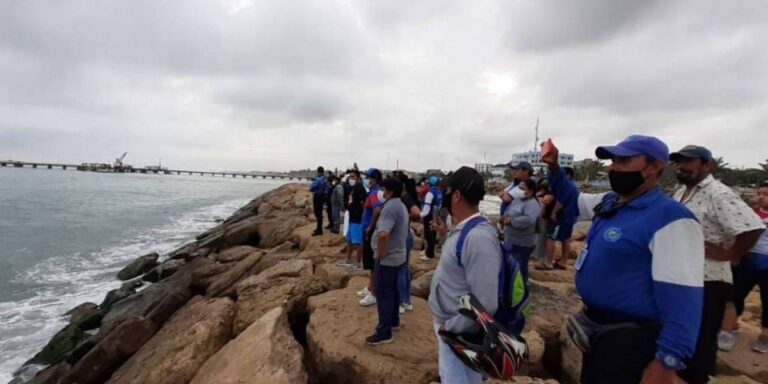 Una mujer se ahogó en playa de la Libertad en pleno oleaje, Santa Elena