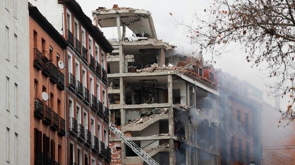 Al menos dos muertos tras explosión en un edificio de Madrid