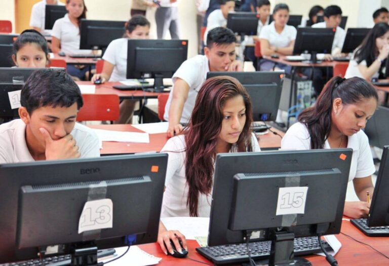 15. 266 personas rendirán el examen para ingresar a la universidad en Los Ríos