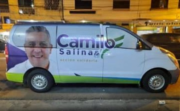 En Babahoyo, roban furgoneta del candidato a asambleísta Camilo Salinas
