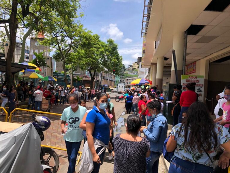 Quevedo: Personas se agolparon en los bancos tras largo feriado por Carnaval