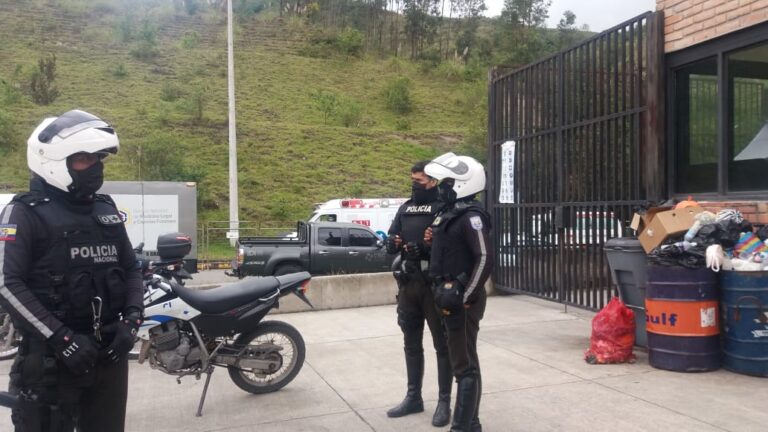 Crisis carcelaria: Más de 50 muertos tras enfrentamientos en cárceles de Guayaquil, Cuenca y Latacunga