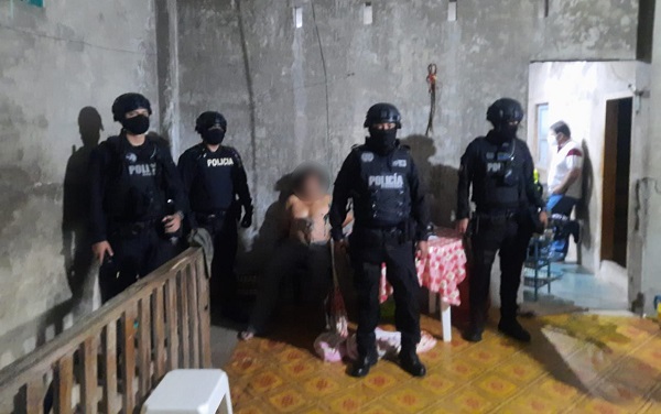 Mocache: Poseían un arsenal para cometer delitos; la Policía los capturó