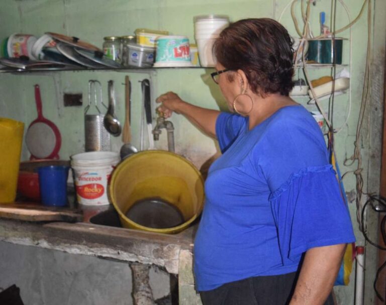 Quevedo: Fuertes lluvias en la zona de captación (río Calope) obligan a trabajar con sólo dos bombas, ciudadanos reportan baja presión de agua