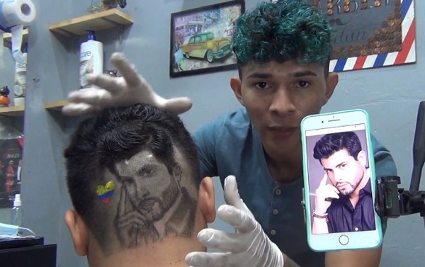 Jordan Villacís, el joven peluquero que convierte las cabezas en un lienzo