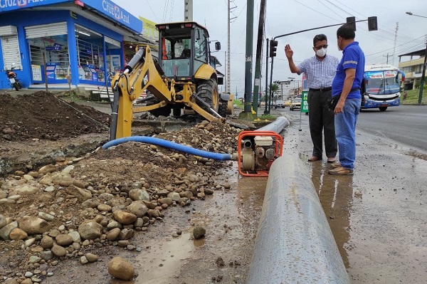 Quevedo: Inicia el cambio de tubería de agua potable en la Av. Walter Andrade