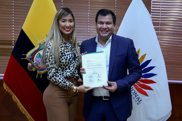 Ecuador: Viceprefectas entregan propuesta de reforma del Cootad a la Asamblea Nacional