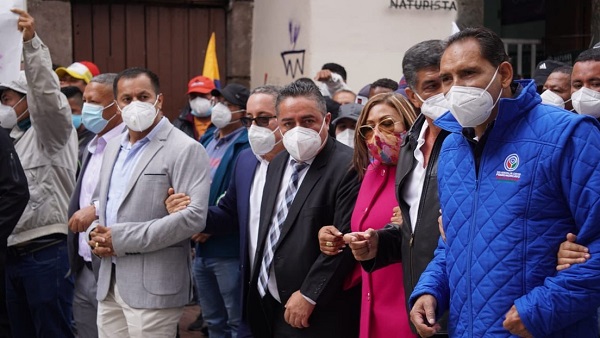 Alcaldías de Ecuador mantendrán movilización hasta que el Gobierno cancele deuda