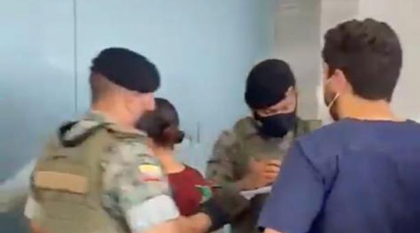 Fiscalía investiga presunta vacunación de pareja de ‘tiktokers’ en Guayaquil