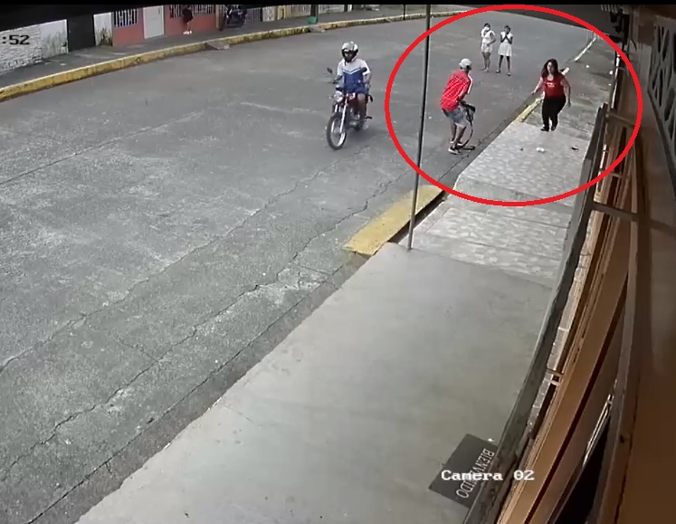 Dos hombres en moto, modalidad de robo más común en Quevedo