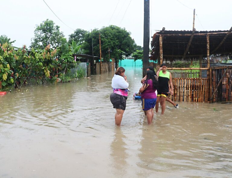 Intensas lluvias en Valencia deja sectores inundados, autoridades realizan recorridos