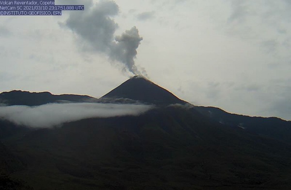 Ecuador: Volcán Sangay registra nueva emisión de ceniza
