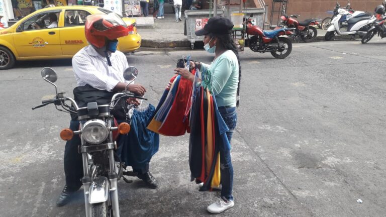 Ventas ambulantes se abren paso frente a las necesidades económicas en Quevedo
