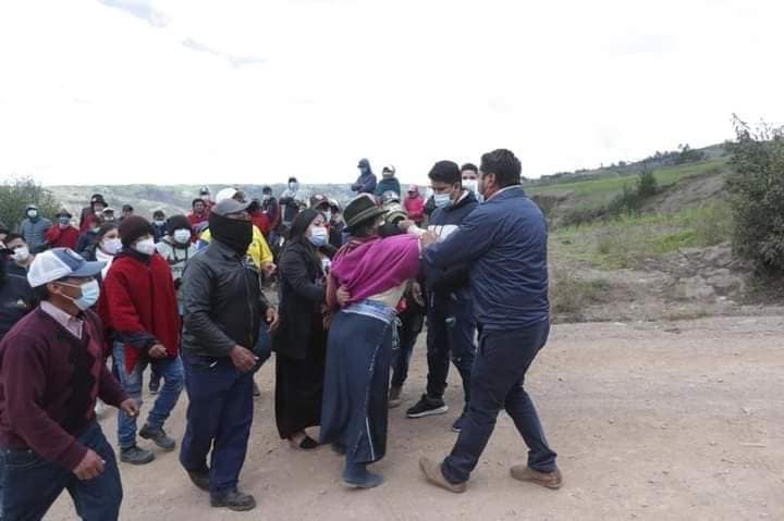 En Guamote se produjo un incidente en plena campaña; Equipo de Guillermo Lasso y Delfín Quishpe dan versiones