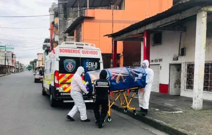 Los bomberos de Los Ríos piden ser vacunados mientras siguen luchando contra el Covid-19