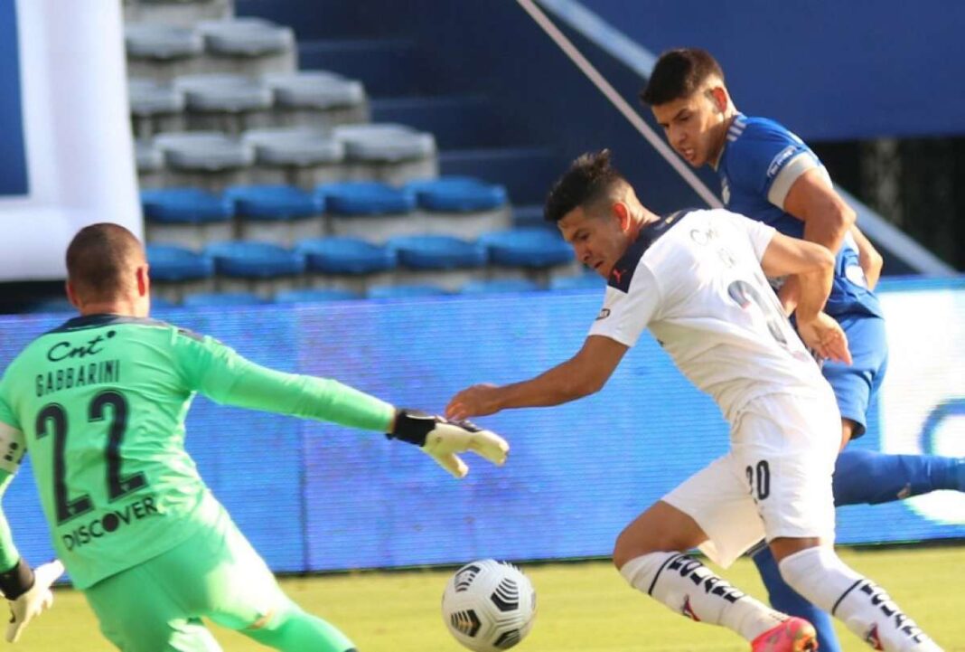 Emelec y Liga empatan en duelo crucial por el liderato de la tabla de