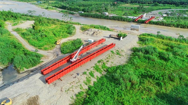 Valencia: Inicia montaje de vigas del puente sobre el río San Pablo