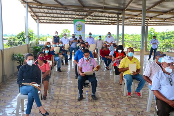 Moradores de sectores de la zona urbana y rural de Valencia recibieron las escrituras de sus terrenos