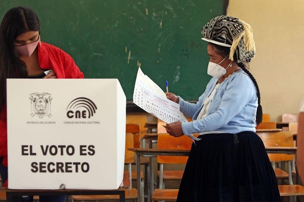 Más de 5 millones de ecuatorianos han acudido a las urnas en 6 horas de jornada electoral
