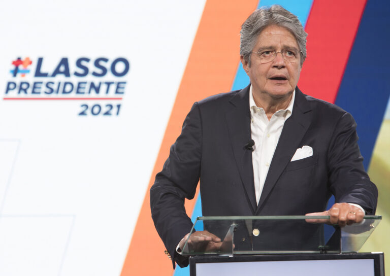 Guillermo Lasso prometió donar su sueldo y el vitalicio en una entrevista cuando era candidato
