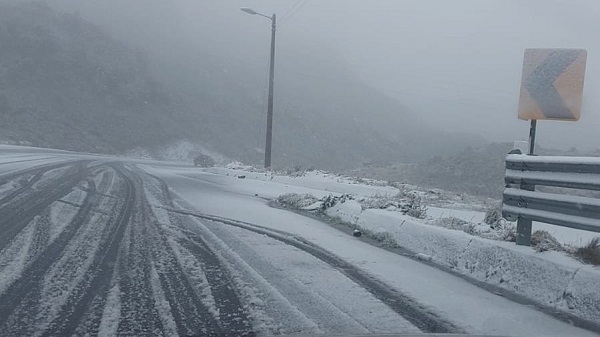 Se registra caída de nieve en el sector de la Virgen de Papallacta