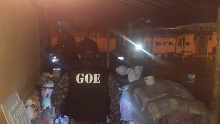Policía decomisa armas de fuego en la cárcel de Quevedo