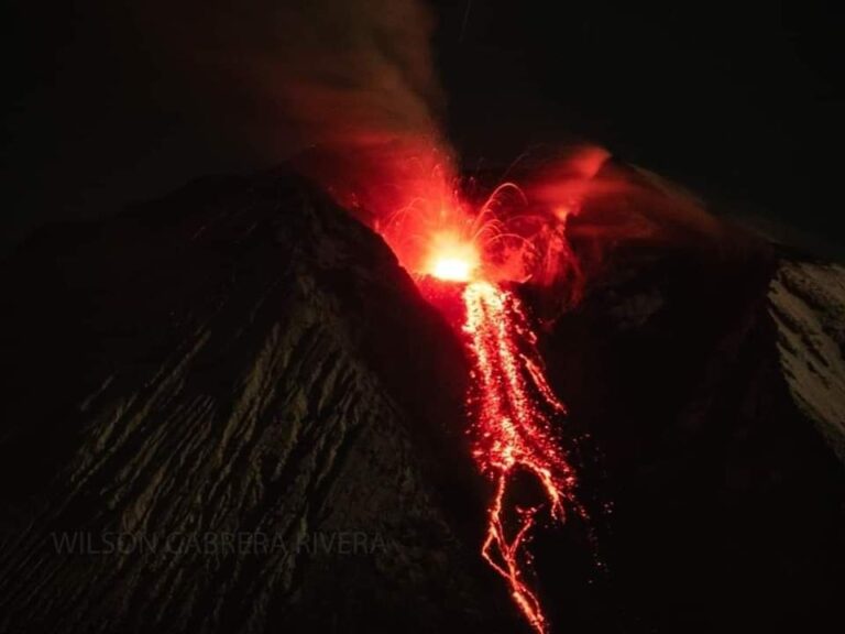 Se espera una leve caída de ceniza en Los Ríos tras erupción de volcán Sangay