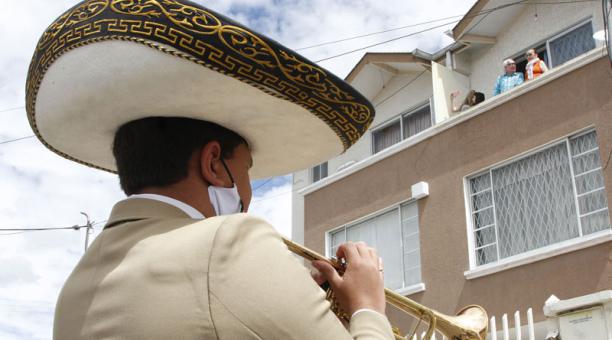 En Los Ríos aumentaron las entregas a domicilio y serenatas para las mamás; hubo reactivación pese a confinamiento