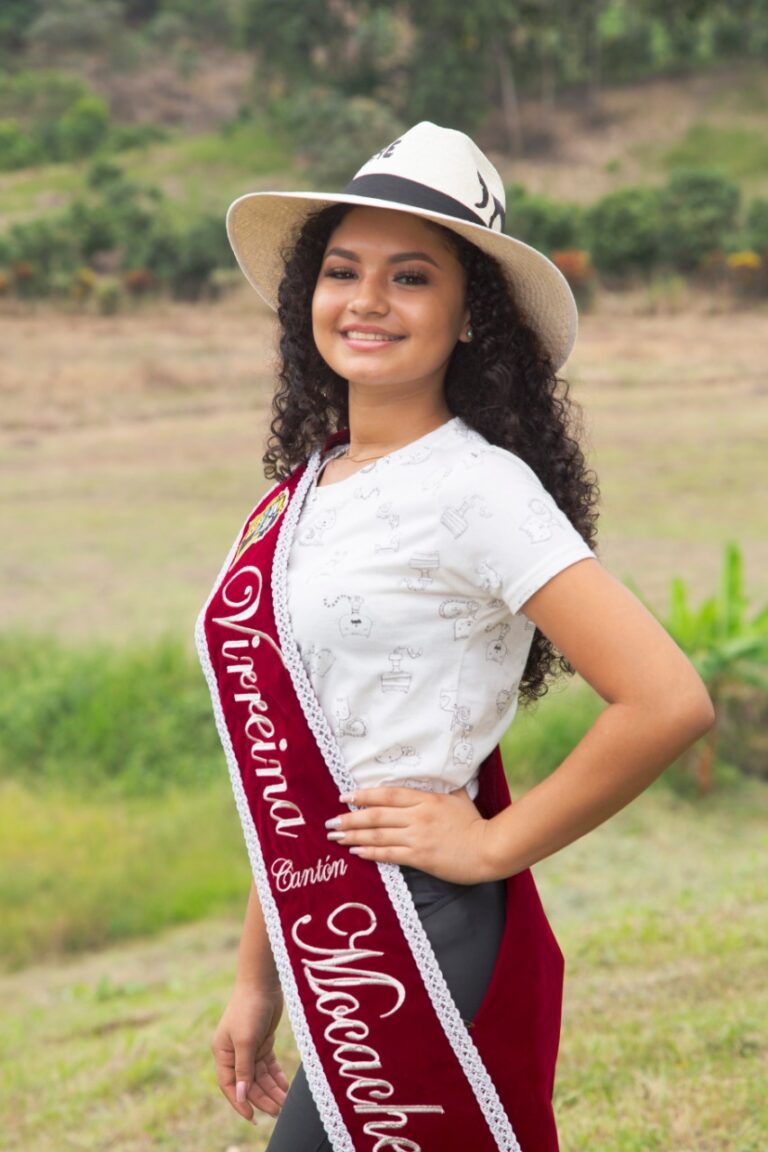 La virreina de Mocache Odalis Bravo nunca abandona su sonrisa, es una chica alegre y sencilla a la vez