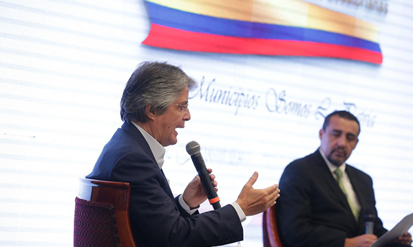 Ecuador: Guillermo Lasso ofreció agua potable y alcantarillado a los municipios del país