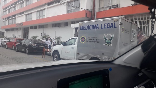 Guayaquil: Sicarios vestidos como policías asesinaron a una paciente de la Clínica Kennedy