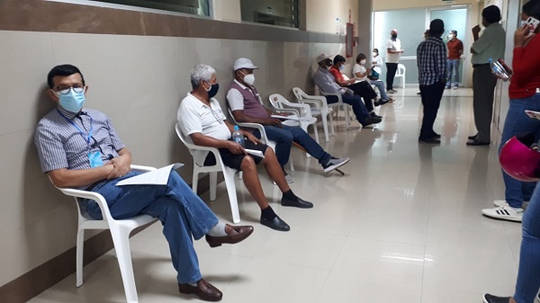 IESS de Babahoyo y Quevedo continúa vacunando contra el covid-19 a jubilados, pensionistas y afiliados mayores de 65 años