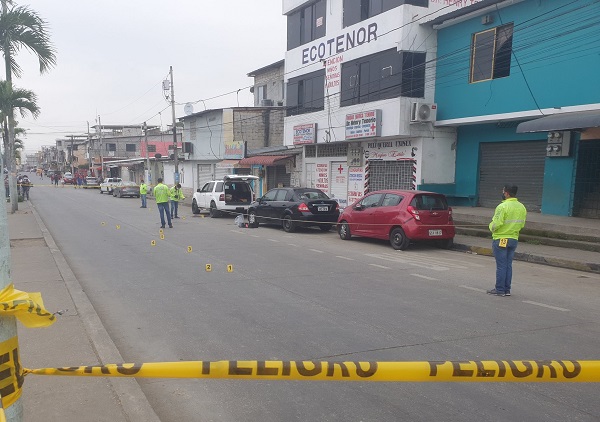 Guayaquil: Muere delincuente que intentó robar un vehículo para huir de la Policía
